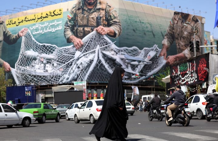 Strait of Hormuz to stay closed until port blockade lifts, Iran says